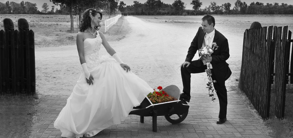 "Esküvői Fotó és Videó készítése a kikéréstől a menyasszonytánc végéig""